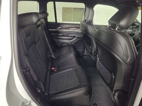 Used 2026 Jeep Grand Cherokee Altitude RWD image 28