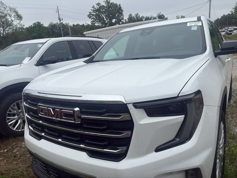 Used 2026 GMC Acadia Elevation w/ Elevation Premium Package FWD image 2