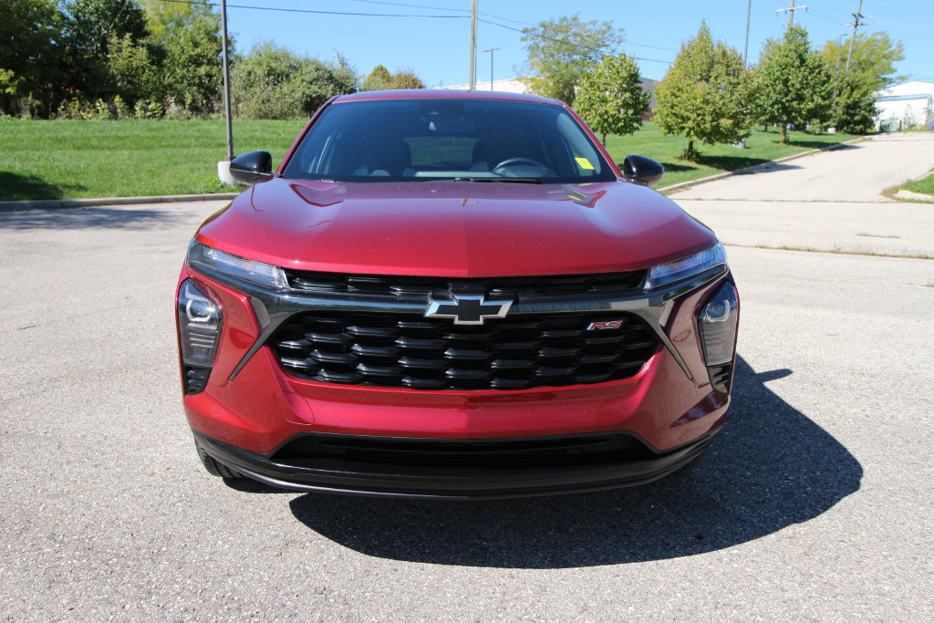 Used 2024 Chevrolet Trax RS w/ Driver Confidence Package FWD image 2