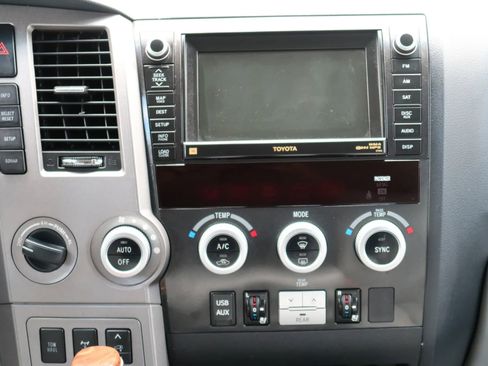 Used 2010 Toyota Sequoia Platinum image 33