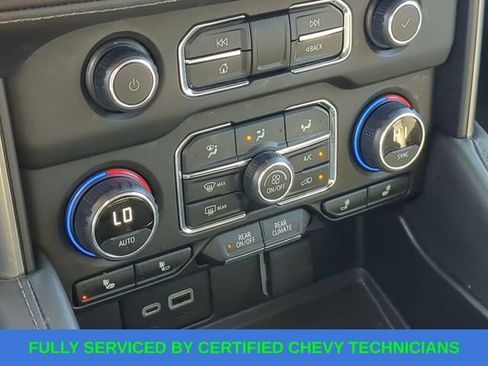 Used 2024 Chevrolet Suburban LT image 32