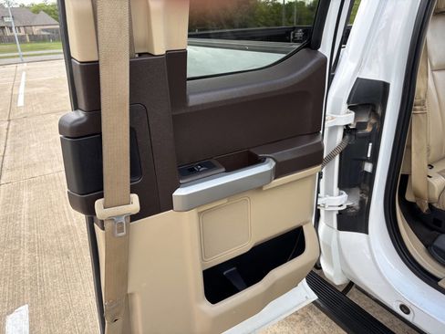 Used 2019 Ford F150 Lariat image 11