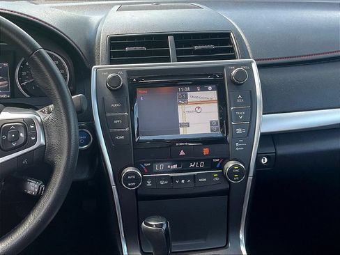 Used 2017 Toyota Camry SE w/ Moonroof Package FWD image 9
