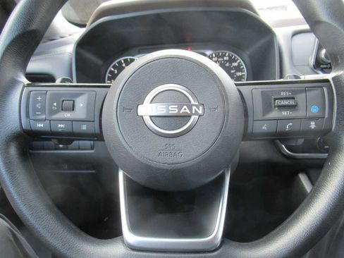 Used 2023 Nissan Rogue SV image 23