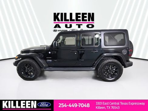 Used 2023 Jeep Wrangler Unlimited Sahara w/ Cold Weather Group AWD/4WD image 4