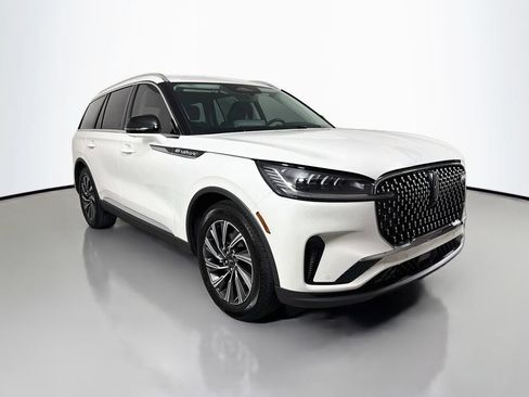 Used 2026 Lincoln Aviator 2WD image 3