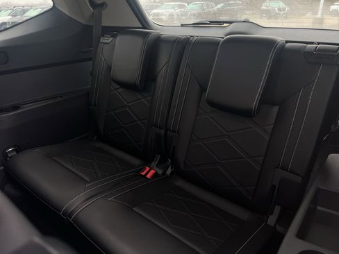Used 2025 Volkswagen Atlas SE image 15