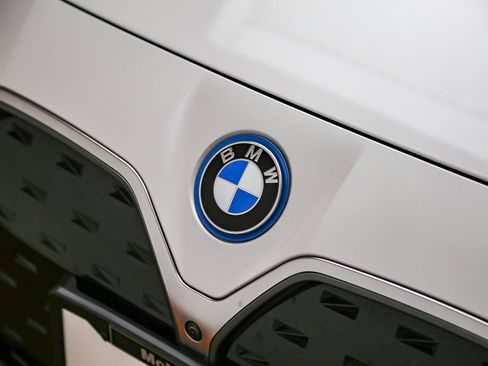 Certified 2023 BMW i4 eDrive35 w/ Premium Package RWD image 9