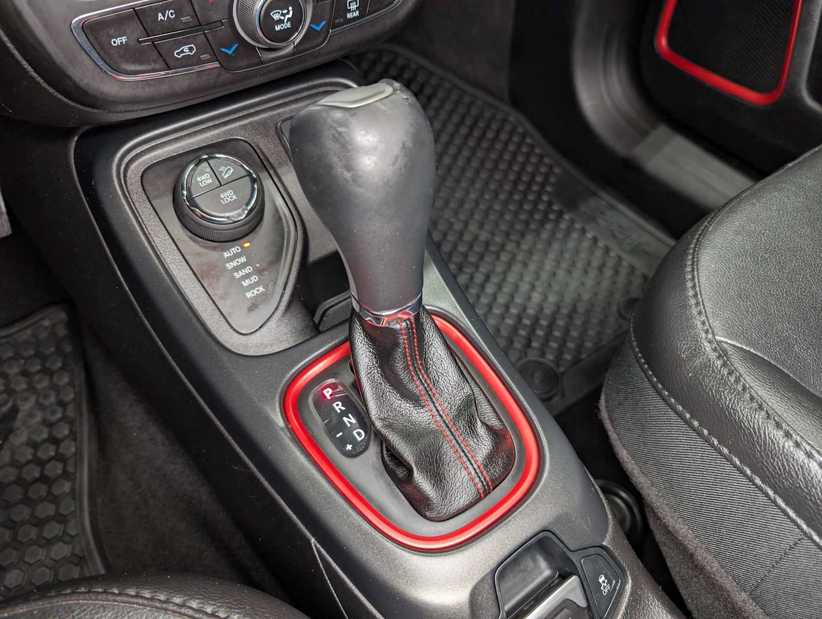 Used 2019 Jeep Compass Trailhawk w/ Cold Weather Group AWD/4WD image 29