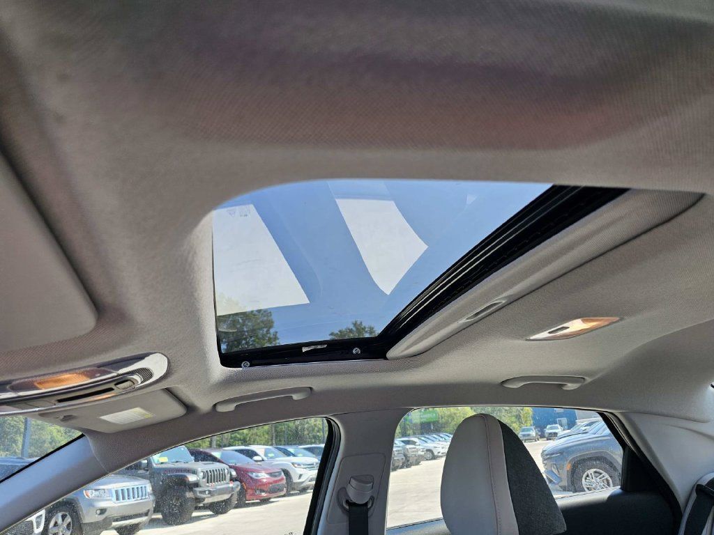 Used 2025 Hyundai Elantra Limited FWD image 18