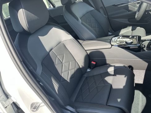 Used 2025 BMW i5 M60 w/ Premium Package image 37