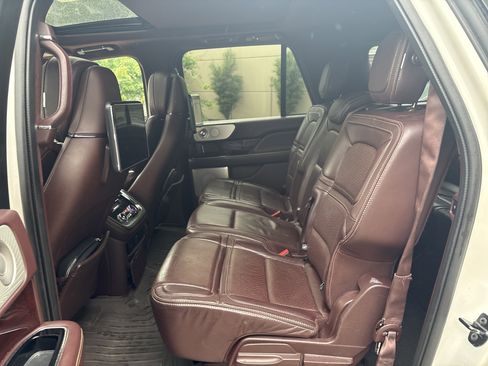 Used 2019 Lincoln Navigator L Black Label w/ Cargo Package AWD/4WD image 32