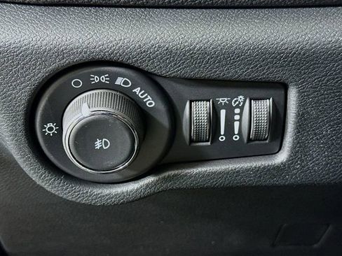 New 2026 Chrysler Pacifica Select w/ S Appearance Package image 10