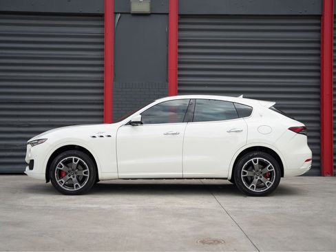 Used 2023 Maserati Levante GT AWD/4WD image 4