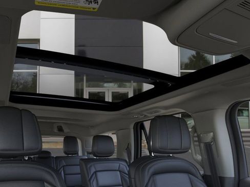 New 2025 Lincoln Navigator Reserve image 25