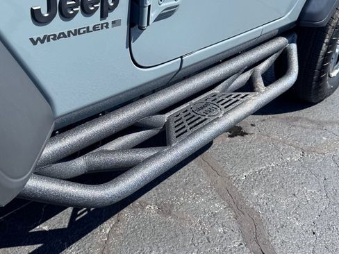 Used 2025 Jeep Wrangler Sport AWD/4WD image 32