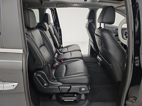 Certified 2023 Honda Odyssey Touring image 13