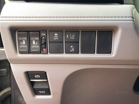 Used 2018 Honda Odyssey EX image 21