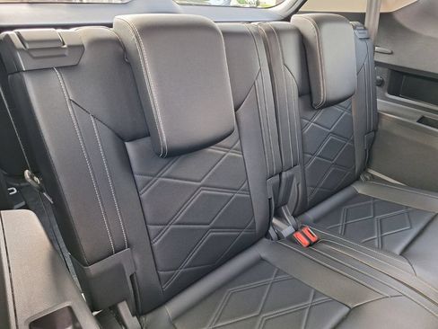 Used 2025 Volkswagen Atlas SE FWD image 31
