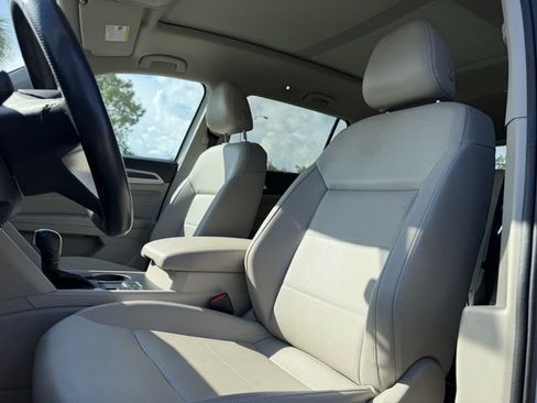 Used 2021 Volkswagen Atlas SE w/ Panoramic Sunroof Package FWD image 12