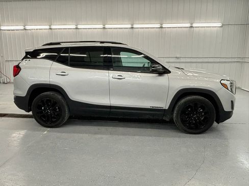Used 2020 GMC Terrain SLE w/ Driver Convenience Package AWD/4WD image 2
