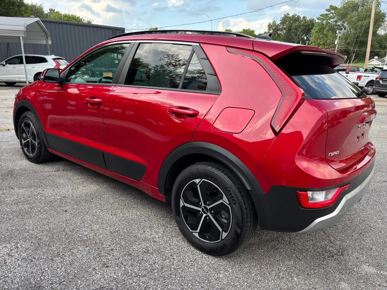 Used 2023 Kia Niro EX FWD image 6
