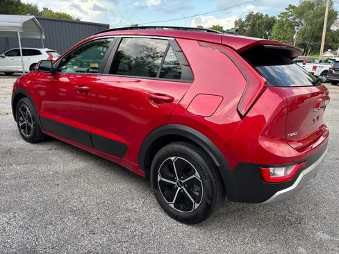 Used 2023 Kia Niro EX FWD image 6