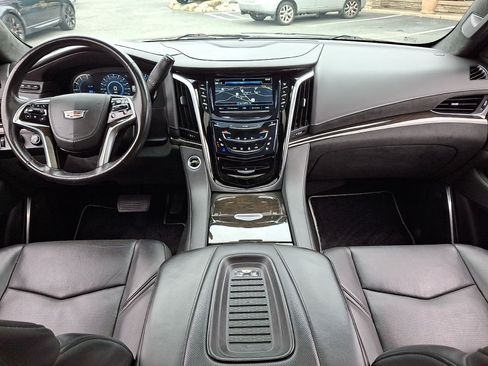 Used 2020 Cadillac Escalade ESV Platinum AWD/4WD image 10