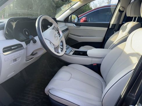 Used 2023 Hyundai Palisade Calligraphy image 6