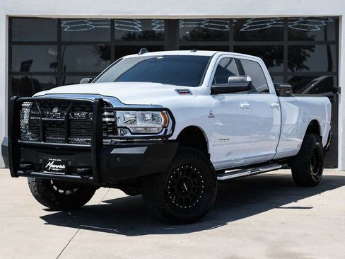 Used 2022 RAM 2500 Big Horn AWD/4WD image 1