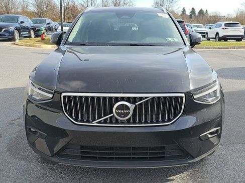 Used 2025 Volvo XC40 B5 Plus image 2