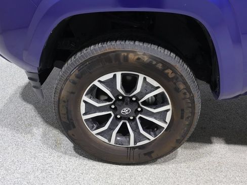 Certified 2023 Toyota Tacoma TRD Sport w/ TRD Premium Sport Package AWD/4WD image 8