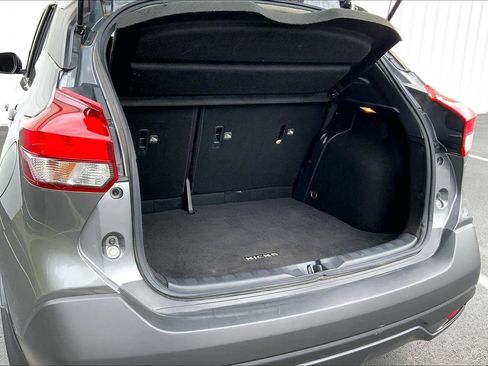 Used 2018 Nissan Kicks SV image 25