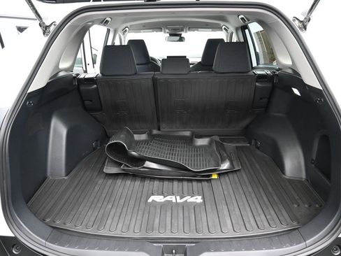 Certified 2025 Toyota RAV4 LE image 28
