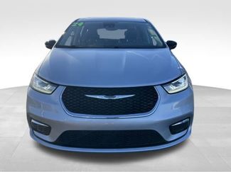Used 2024 Chrysler Pacifica Limited video 3