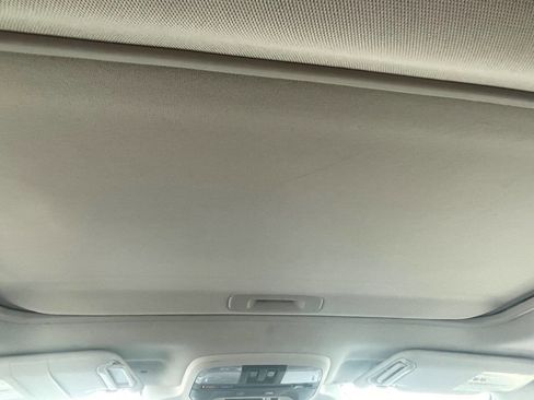 Used 2017 Subaru Impreza 2.0i Premium image 11