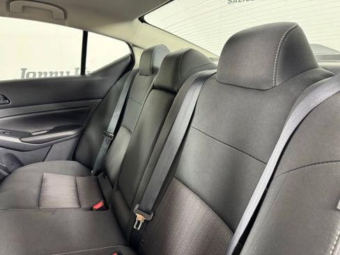 Used 2025 Nissan Altima 2.5 SV FWD image 31