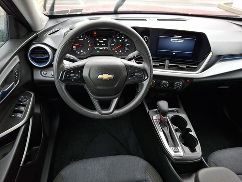 Used 2024 Chevrolet Trax LS image 11