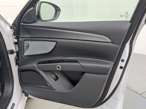 Used 2024 Maserati Grecale GT image 26