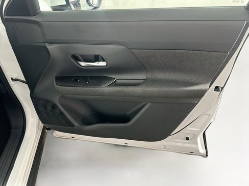 Used 2025 Nissan Kicks SV FWD image 31