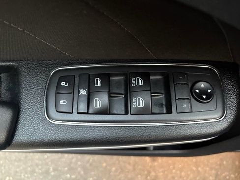 Used 2020 Dodge Charger SXT image 17