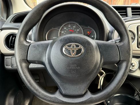 Used 2012 Toyota Yaris L image 14
