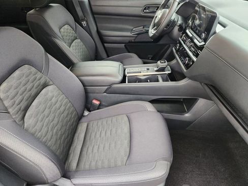 Certified 2025 Nissan Pathfinder SV w/ SV Premium Package image 11