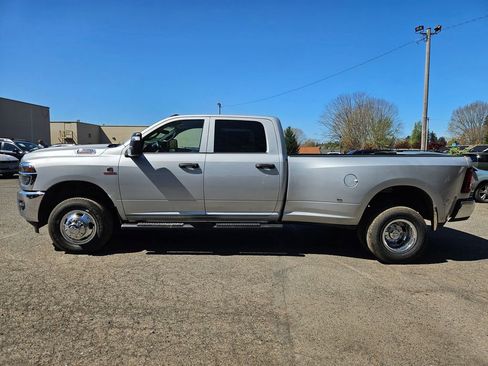 New 2026 RAM 3500 Tradesman AWD/4WD image 4