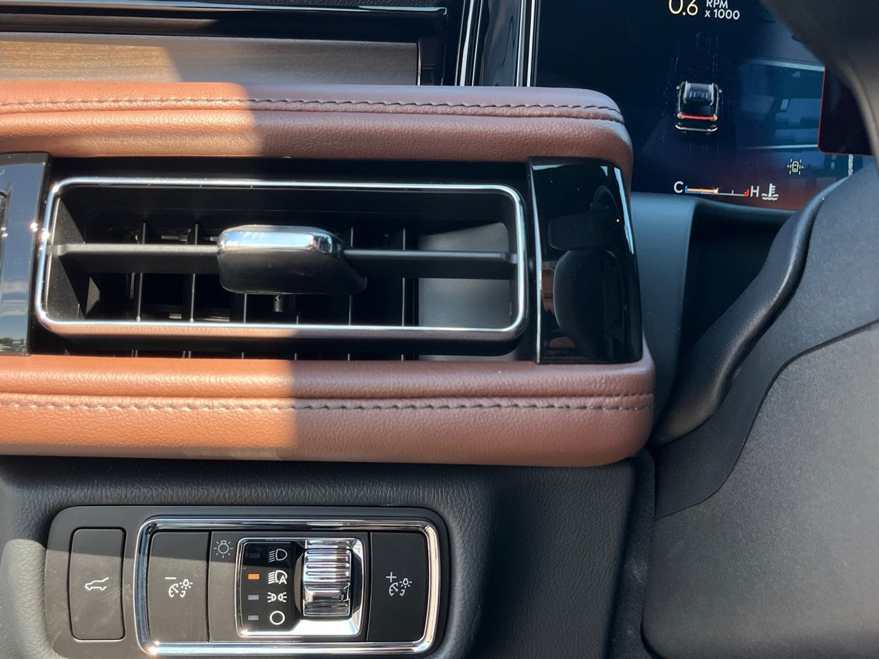 Used 2026 Lincoln Aviator Reserve w/ Luxury Package RWD image 28