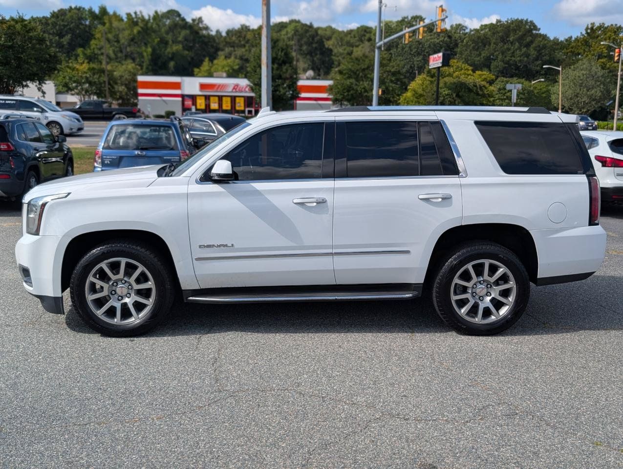 Used 2018 GMC Yukon Denali AWD/4WD image 2