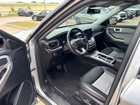 Used 2023 Ford Explorer XLT w/ Equipment Group 202A RWD image 20