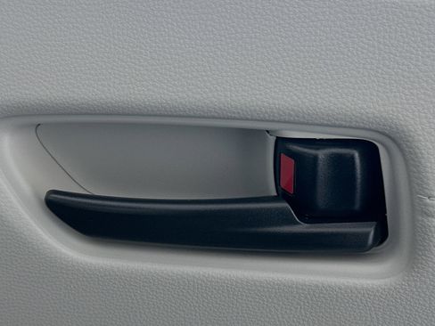 Used 2025 Toyota Corolla Cross L image 28