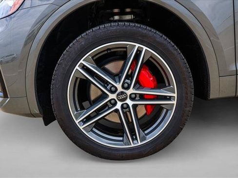 Used 2025 Audi Q5 e Premium Plus AWD/4WD image 9
