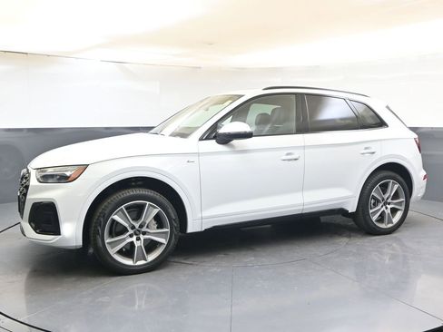 Used 2025 Audi Q5 2.0T Premium w/ Convenience Plus Package AWD/4WD image 2